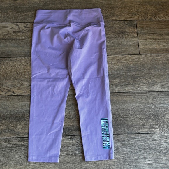 NWT Peloton Essential Mid Rise Capri Leggings Tights Lavender Purple Sz small - Picture 8 of 10